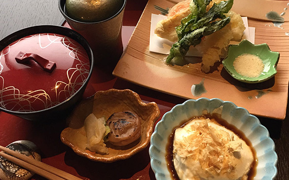 Traditional Japanese-style cafe restaurant Hatsuhana